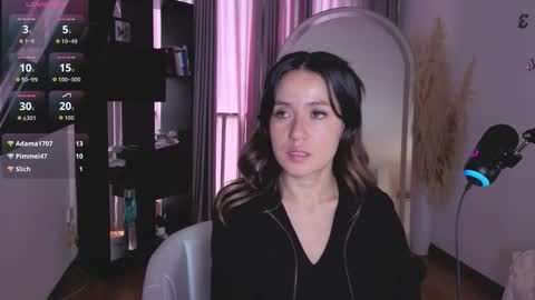 Snapshot of nickywindsor chatting on 10.30.25 Nicky online show from 10.30.25