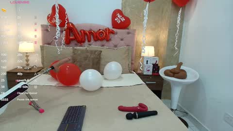 Nicol Alvarez online show from 02.19.25