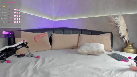 Snapshot of nicol_lopez8 chatting on 02.27.25 Nicol Lopez online show from 02.27.25