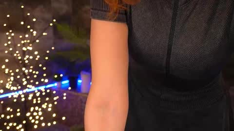 Nicol Moonn online show from 12.21.25