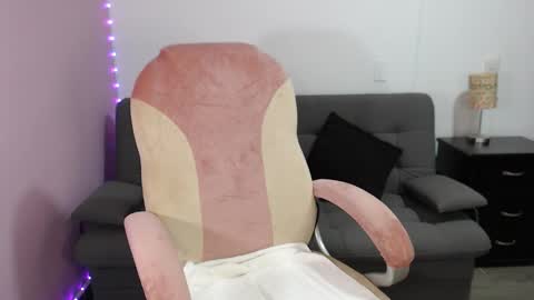 nicole Storm online show from 11.05.25