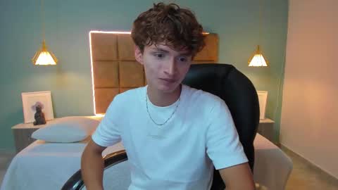 Snapshot of nicolasferrer18 chatting on 10.29.25 nicolasferrer18 online show from 10.29.25