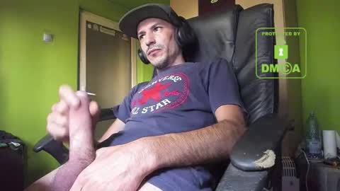 Snapshot of nicolasguy chatting on 10.01.25 L. Nicolas online show from 10.01.25