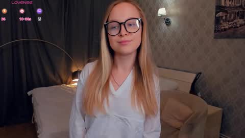 Nicoletta online show from 10.21.25