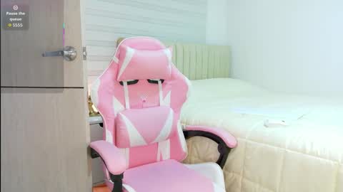 Snapshot of nicolblossom_ chatting on 10.06.25 Nicol online show from 10.06.25