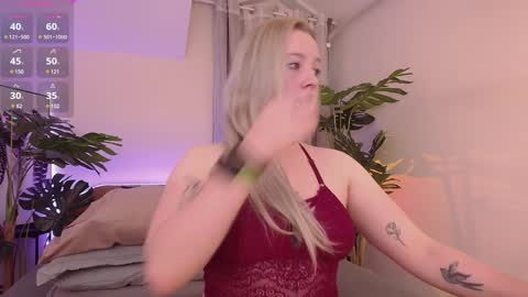 Snapshot of nicole__aniston__ chatting on 01.21.25 Nicole online show from 01.21.25