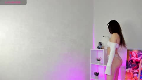 Snapshot of nicole_charm chatting on 12.11.24 GMT7TueWedThSu 0300am-0900am. Sa 1000am-0400pm online show from 12.11.24