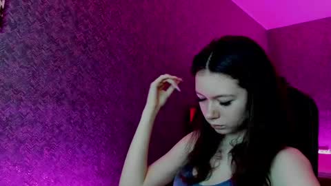 Snapshot of nicole_charm chatting on 12.18.24 GMT7TueWedThSu 0300am-0900am. Sa 1000am-0400pm online show from 12.18.24