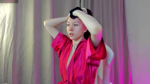 Snapshot of nicole_charm chatting on 02.25.25 GMT7TueWedThSu 0300am-0900am. Sa 1000am-0400pm online show from 02.25.25