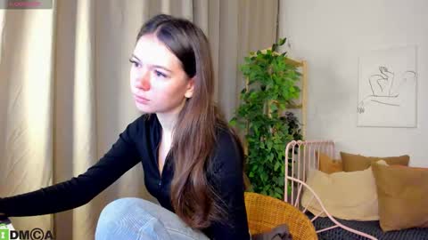 Snapshot of nicole_charm chatting on 09.09.25 GMT7TueWedThSu 0300am-0900am. Sa 1000am-0400pm online show from 09.09.25