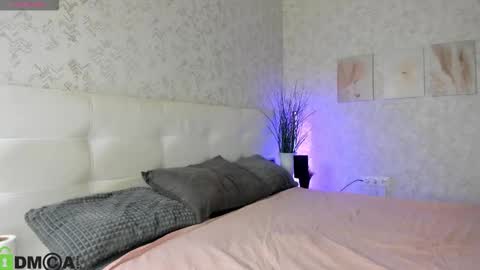 GMT7TueWedThSu 0300am-0900am. Sa 1000am-0400pm online show from 09.29.25