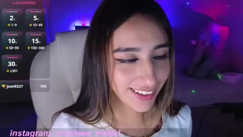 Nicole online show from 09.21.25