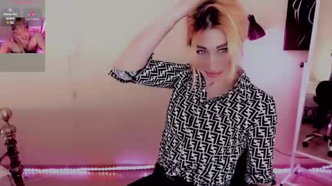 Snapshot of nicole_g0ld_ chatting on 02.22.25 Nicole online show from 02.22.25