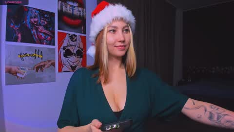Snapshot of nicole_matt chatting on 12.19.24 Nicole online show from 12.19.24