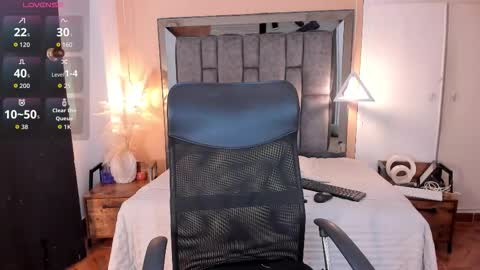 Snapshot of nicole_whitee chatting on 09.24.25 N A T A L I A online show from 09.24.25