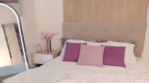 N A T A L I A online show from 12.20.25