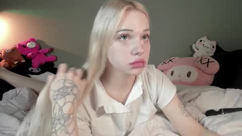 Snapshot of nicole_yo chatting on 10.23.25 Mary online show from 10.23.25