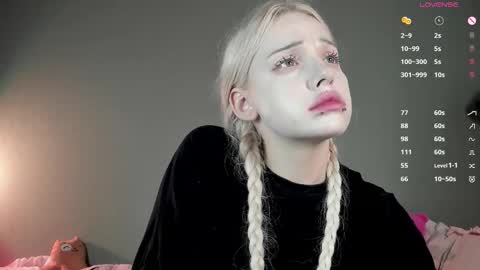 Snapshot of nicole_yo chatting on 10.26.25 Mary online show from 10.26.25