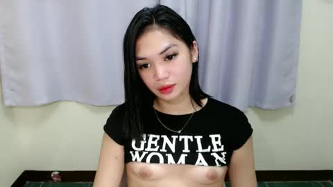 Snapshot of nicolecellini chatting on 02.25.25 NICOLE online show from 02.25.25