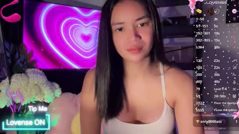 Snapshot of nicolecellini chatting on 10.29.25 NICOLE online show from 10.29.25