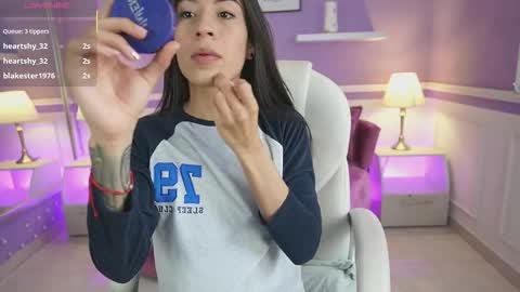 Snapshot of nicolecrawft chatting on 10.06.25 Nicole Crawft online show from 10.06.25