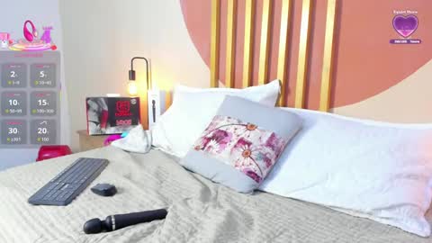 N i c o l e  online show from 09.26.25