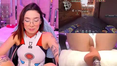 Snapshot of nicoleferrel chatting on 09.17.25 Nicole online show from 09.17.25