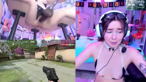 Snapshot of nicoleferrel chatting on 10.17.25 Nicole online show from 10.17.25