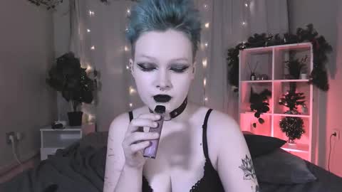 Nicole online show from 12.21.24