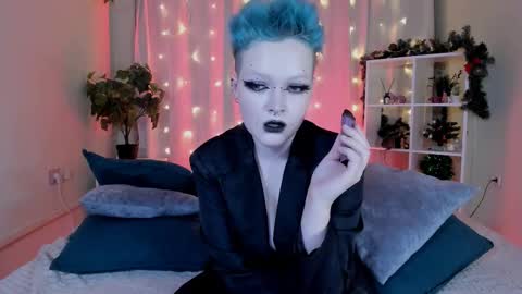 Nicole online show from 12.22.24