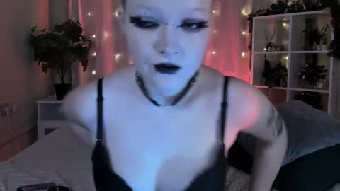 Nicole online show from 12.23.24
