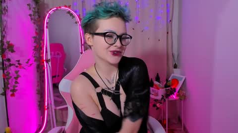 Nicole online show from 01.31.25