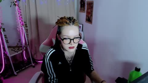 Nicole online show from 02.05.25
