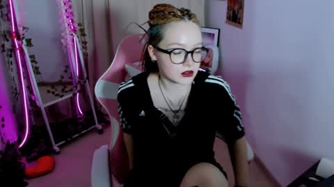 Nicole online show from 02.05.25