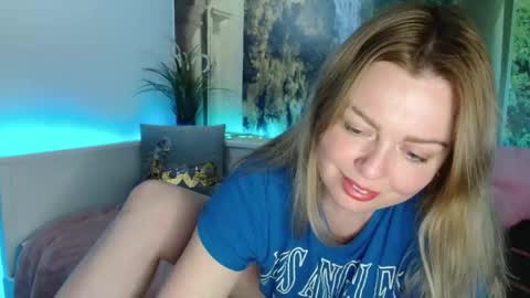 Snapshot of nicolelinharts chatting on 12.30.24 Birthday online show from 12.30.24