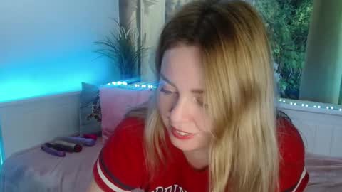 Snapshot of nicolelinharts chatting on 01.28.25 Birthday online show from 01.28.25