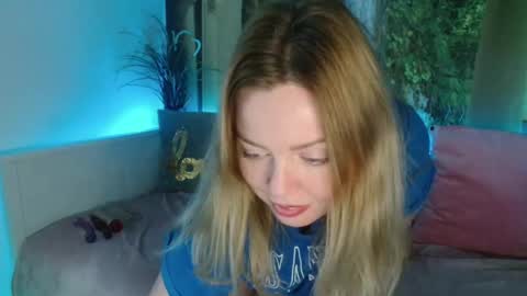 Snapshot of nicolelinharts chatting on 02.06.25 Birthday online show from 02.06.25