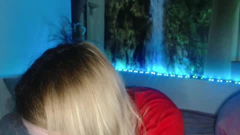 Snapshot of nicolelinharts chatting on 02.08.25 Birthday online show from 02.08.25