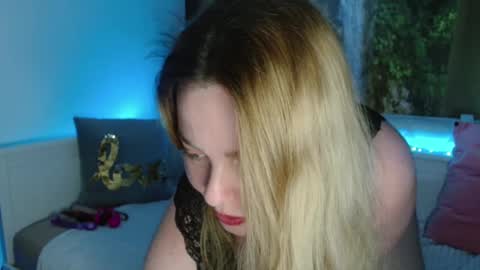 Snapshot of nicolelinharts chatting on 02.16.25 Birthday online show from 02.16.25