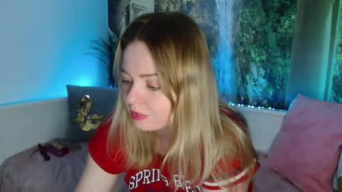 Snapshot of nicolelinharts chatting on 02.23.25 Birthday online show from 02.23.25