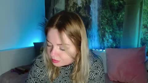 Snapshot of nicolelinharts chatting on 03.01.25 Birthday online show from 03.01.25