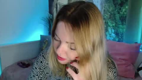 Snapshot of nicolelinharts chatting on 03.01.25 Birthday online show from 03.01.25