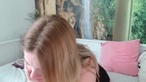 Snapshot of nicolelinharts chatting on 03.03.25 Birthday online show from 03.03.25