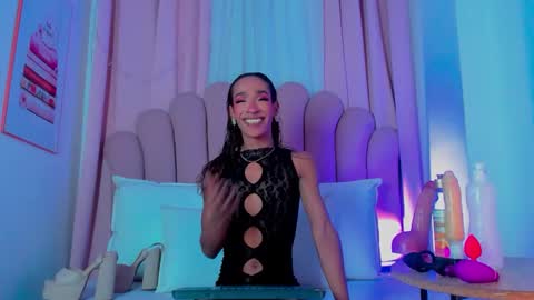 Snapshot of nicolemadrird chatting on 09.18.25 nicolemadrird online show from 09.18.25