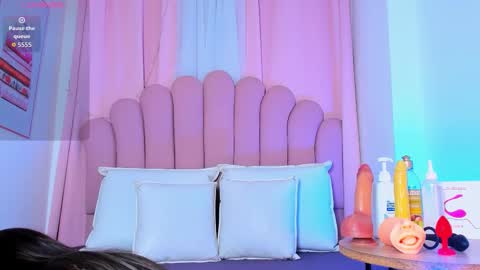 nicolemadrird online show from 02.12.26