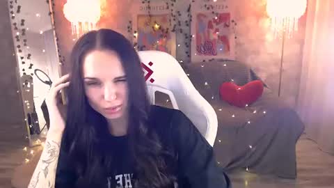 Snapshot of nicolemerz chatting on 06.10.26 Nicole online show from 06.10.26