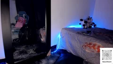 Nicol independent model online show from 12.24.24