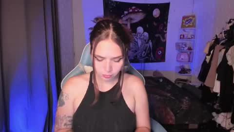 Nicol independent model online show from 09.21.25