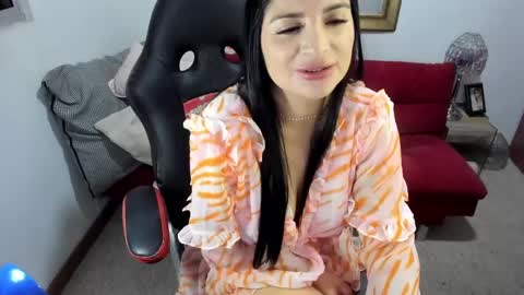 Snapshot of nicolettcolin chatting on 12.30.24 Nicolettcolin online show from 12.30.24