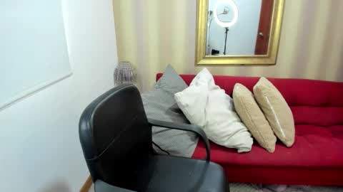 Nicolettcolin  online show from 11.23.25